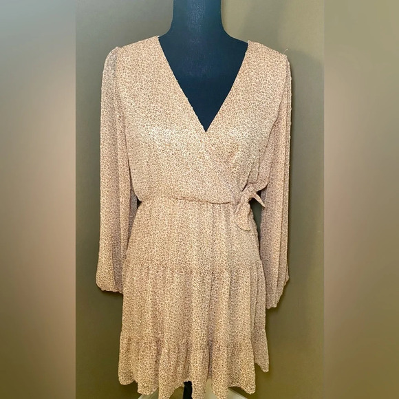 Altar'd State Dresses & Skirts - Altar’d State women’s size M cheetah print faux wrap dress with sheer sleeve.